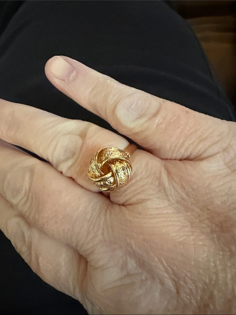 Beautiful Knot Ring